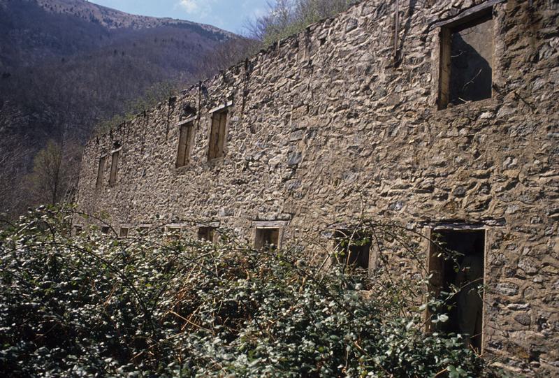 Bâtiment en pierres : logements.