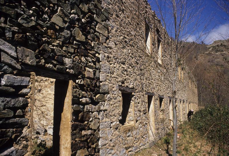 Bâtiment en pierres : logements.