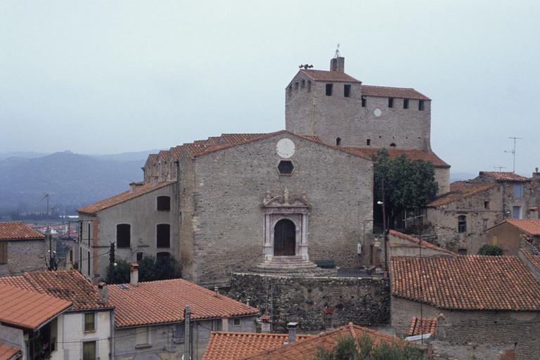 Vue rapprochée de l'église.