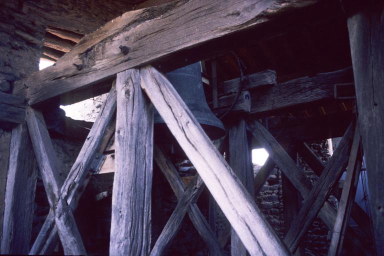 Intérieur de l'église : charpente en bois.