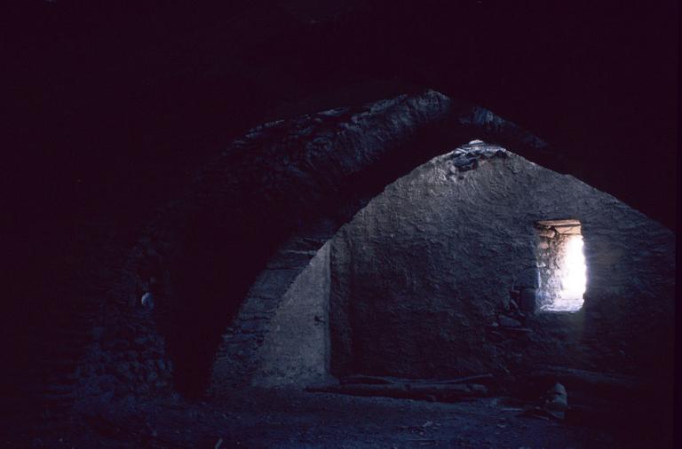 Intérieur de l'église : arche.