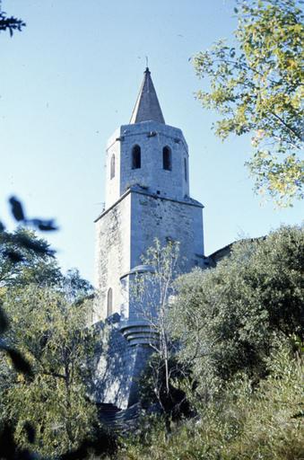 Vue rapprochée : clocher.