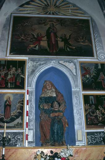 Retable et statue de Sainte Anne et la Vierge.