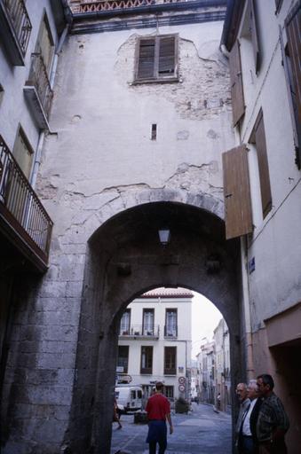 Porte de France côté petite façade.