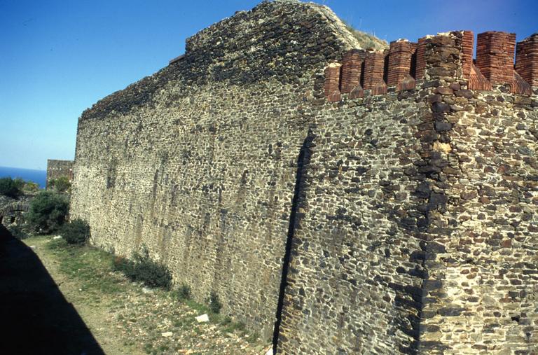 Fortifications côté douves.