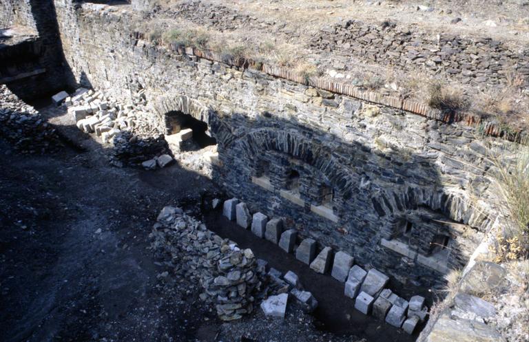 Murs de fortifications.