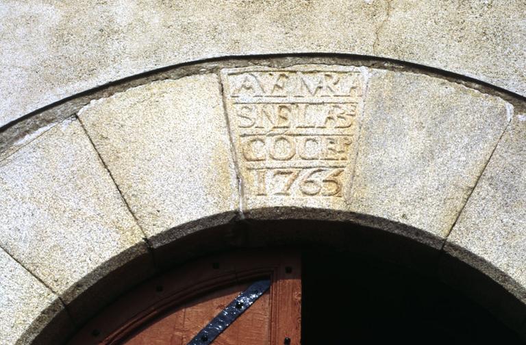 Chapelle Sainte-Marie : portail, inscription et date portée 1765.