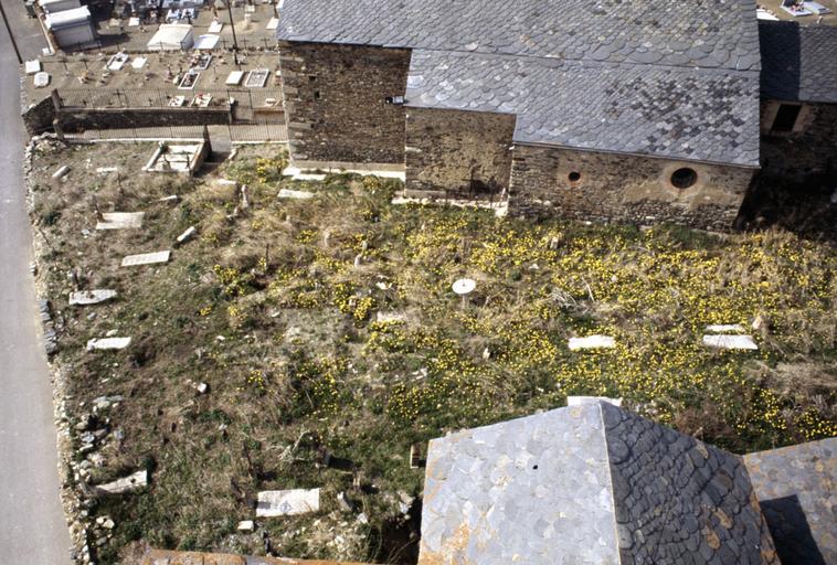 Ancien cimetière.