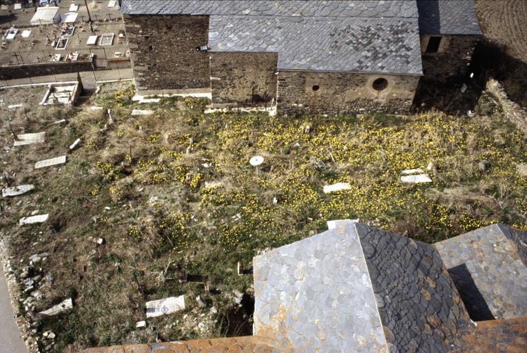 Ancien cimetière.