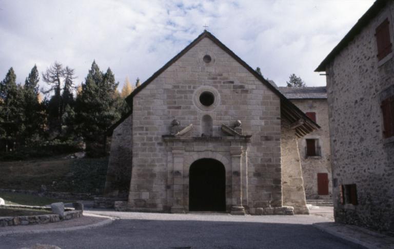 Chapelle : façade principale.