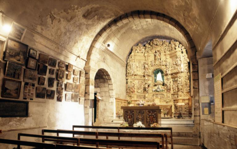 Chapelle : intérieur.