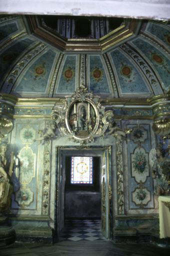 Chapelle : escalier d'accès au camarill.