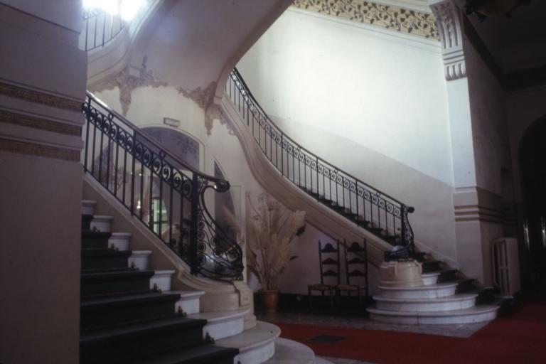 Grand escalier.