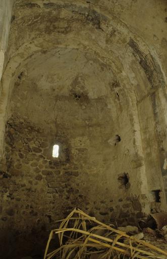 Vue intérieure de l'abside de la chapelle du monastère.