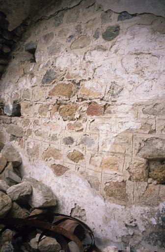 Paroi du transept de la chapelle.