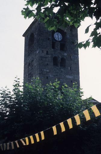 Clocher et son horloge vue de l'ouest.