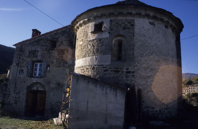 Abside et bâtiment accolé.