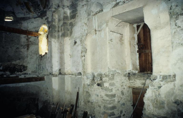 Intérieur ; abside et transept.