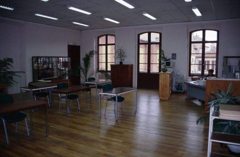 Intérieur de l'ancienne université ; actuelle salle de consultation des archives.