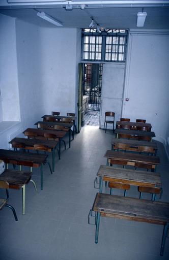 Intérieur de l'ancienne université ; ancienne salle de classe.