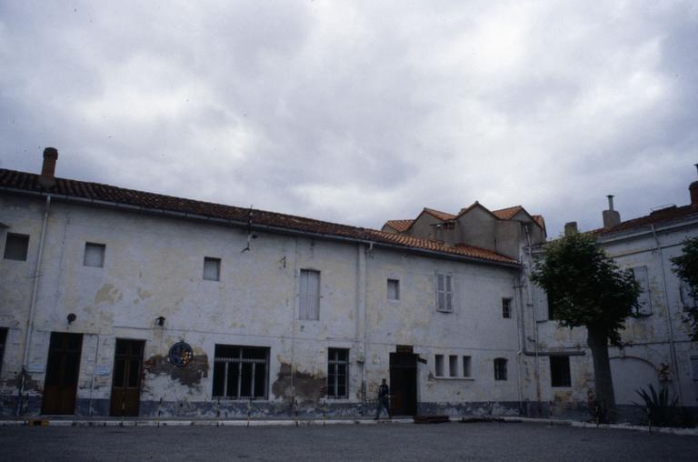 Cour intérieure.