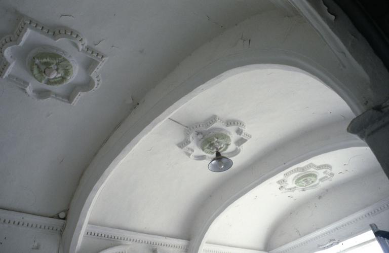 Intérieur ; vestibule ; plafond.