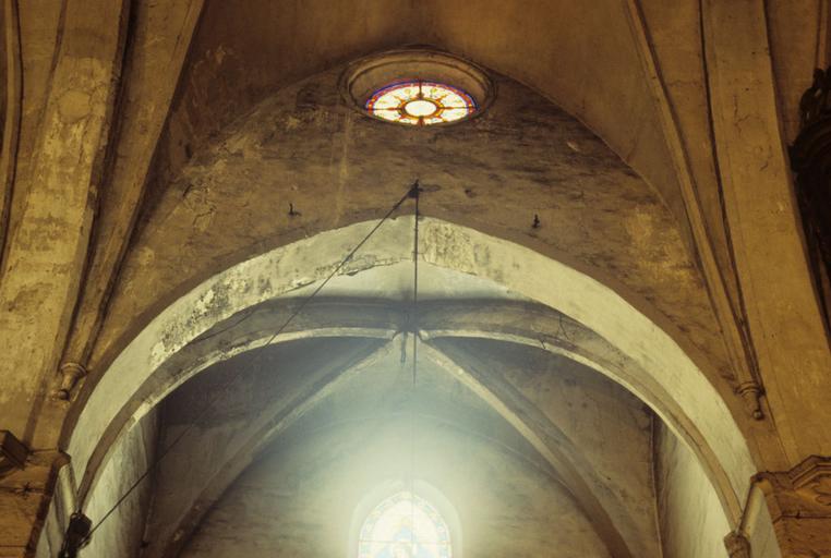 Intérieur ; voûtes d'une chapelle.