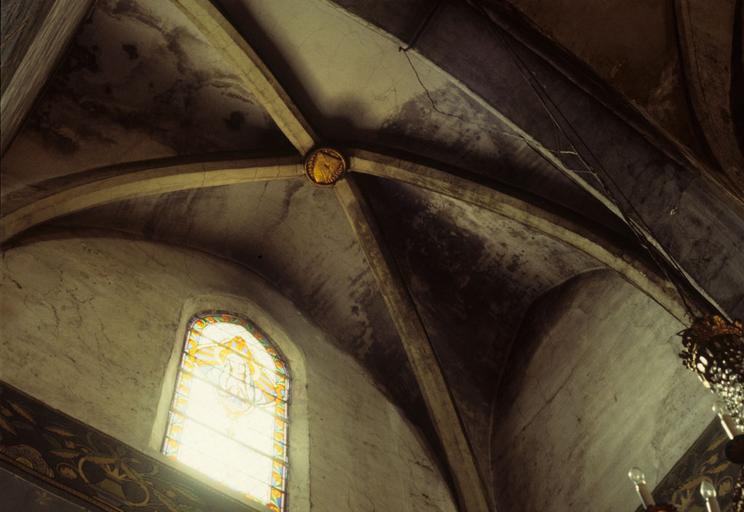 Intérieur ; voûtes d'une chapelle.