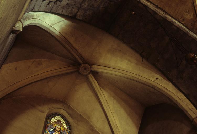 Intérieur ; voûtes d'une chapelle.