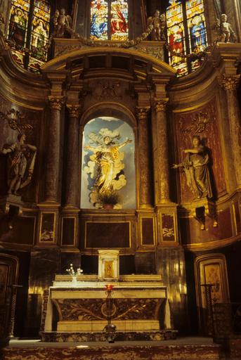 Intérieur ; retable du choeur.