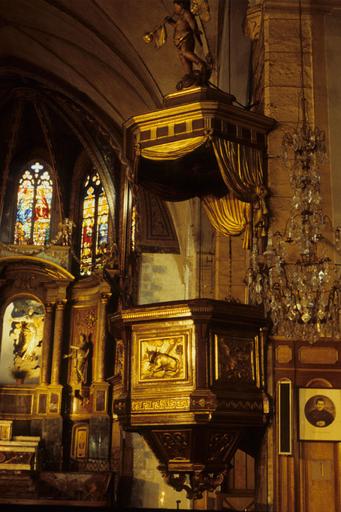 Chaire à prêcher du choeur.