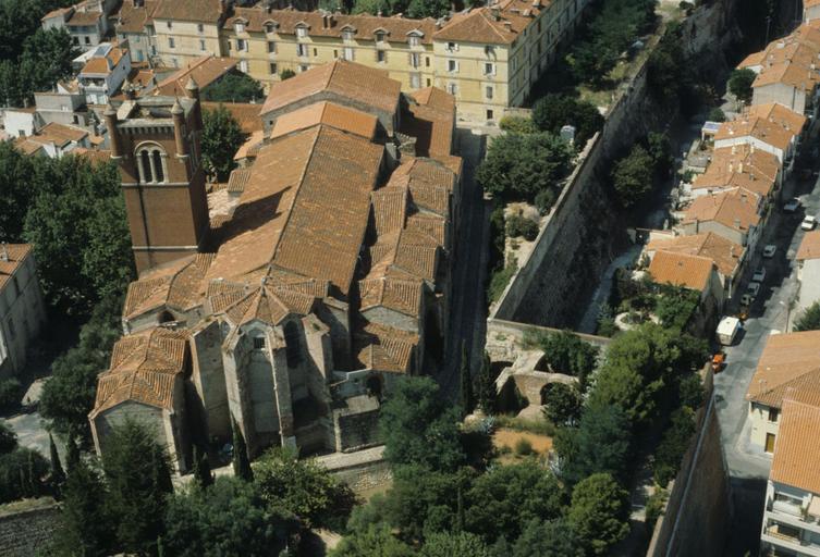 Vue du ciel axe est.