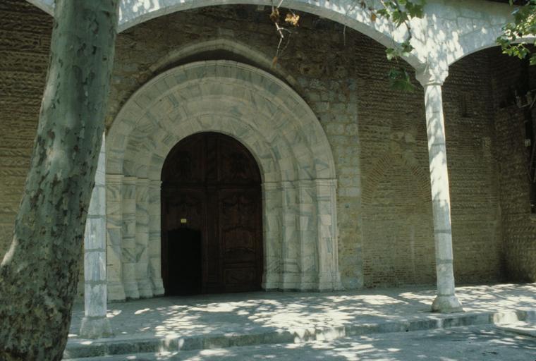 Portail d'entrée.