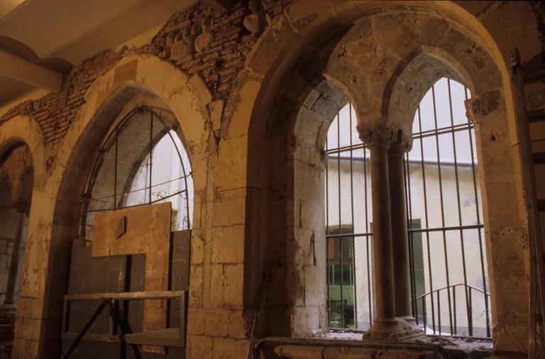 Intérieur du couvent ; salle capitulaire ; revers de la façade de l'impasse Emile Zola.