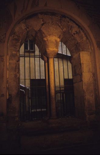 Intérieur du couvent ; salle capitulaire ; revers de la façade de l'impasse Emile Zola.