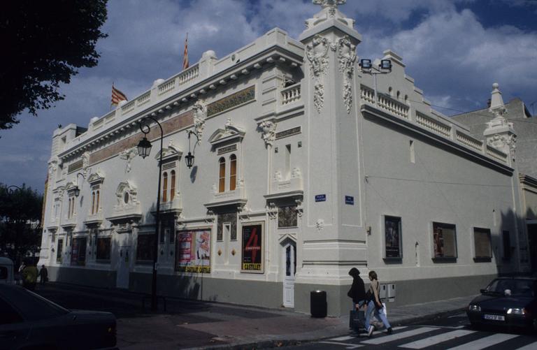 Vue générale de la façade de droite.