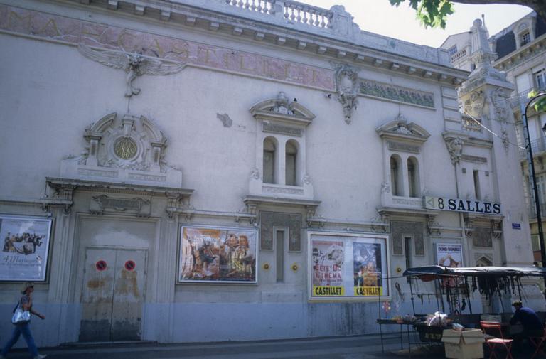 Vue générale de la façade de droite.