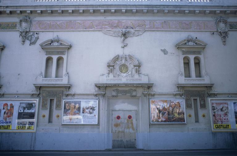 Vue générale de la façade de droite.