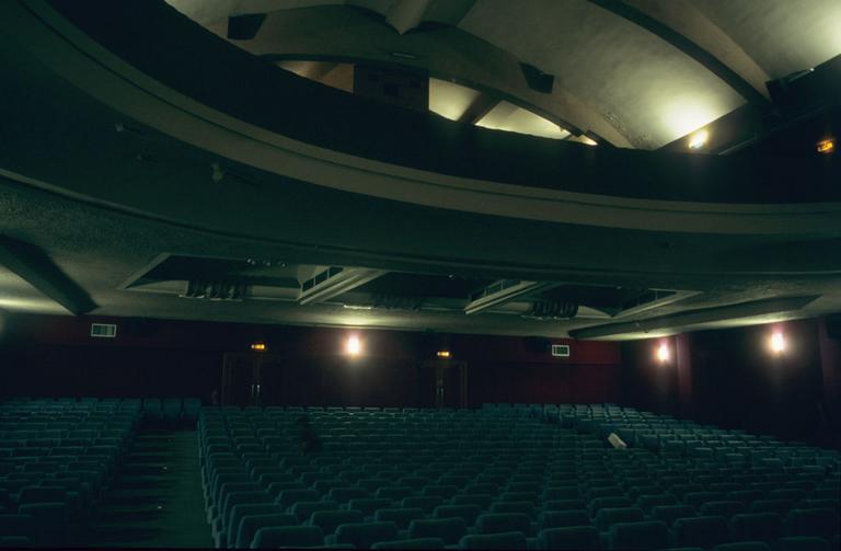 Intérieur ; salle principale ; détail.