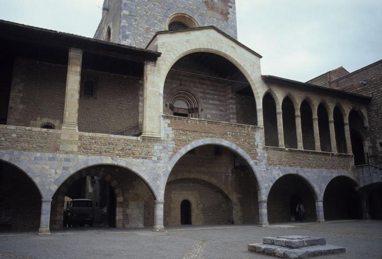 Façade principe sur la cour intérieure.