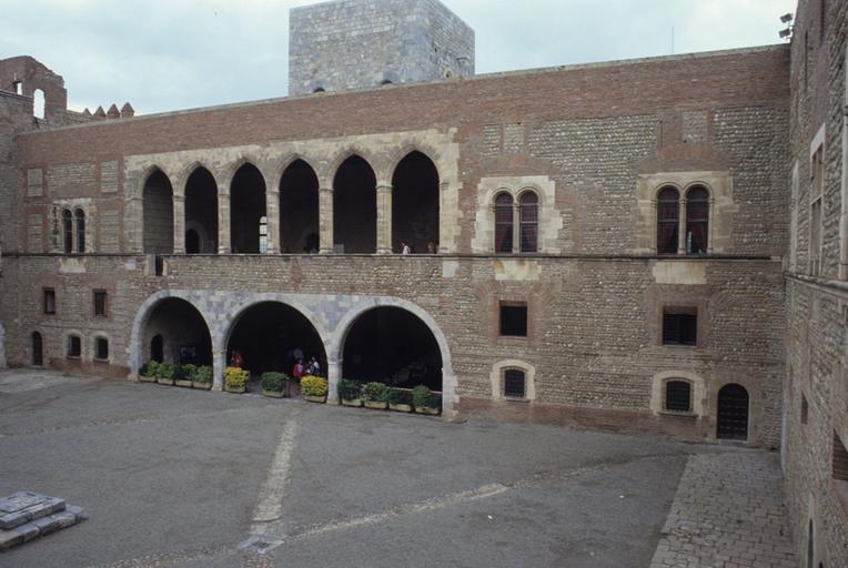 Vue générale de la cour intérieure.