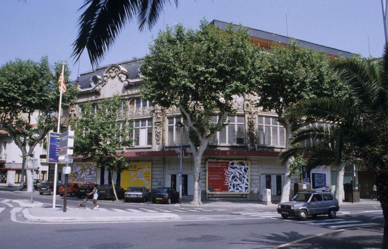 Vue générale de la façade de gauche.