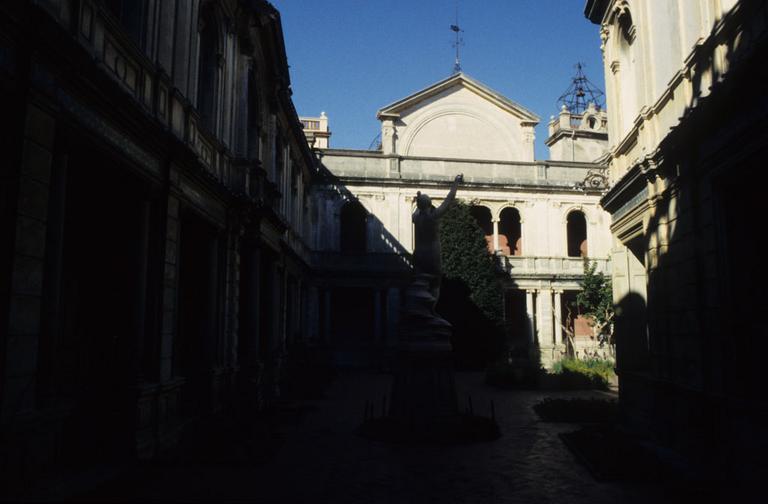 Vue générale du patio du 1er étage.