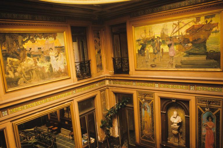 Intérieur : décor du grand hall.