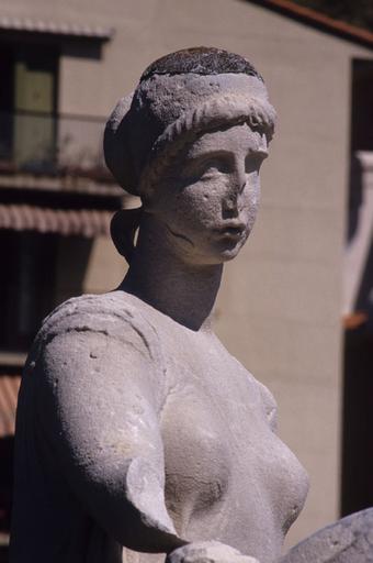 Statue ; détail.