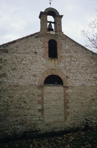 Façade ouest et clocher.