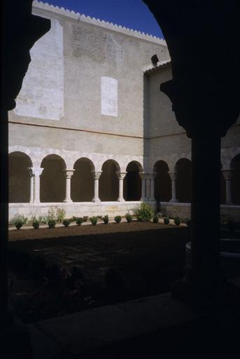 Cloître restauré.