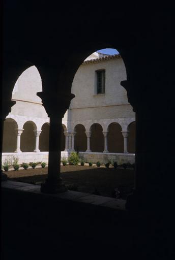 Cloître restauré.