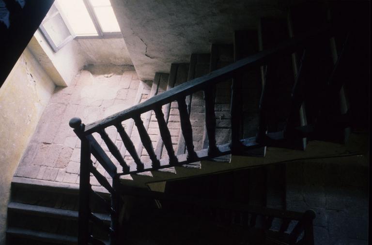 Intérieur ; escalier.