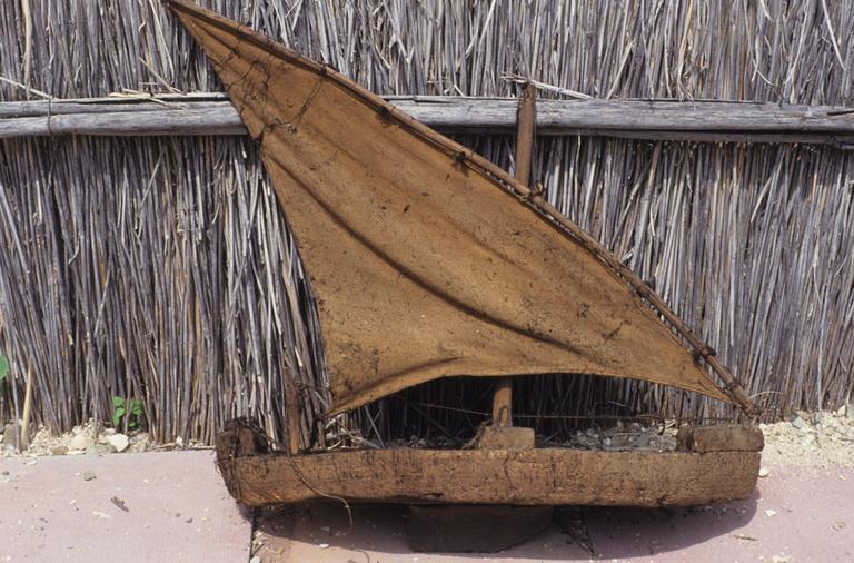 Maquette bateau en bois.